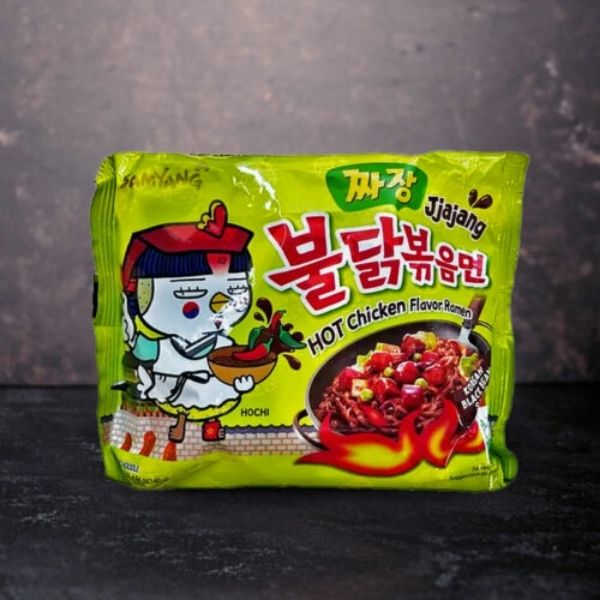 บะหมี่กึ่งสำเร็จรูปแบบแห้ง รสซอสถั่วดำสูตรไก่เผ็ด 140g ( แพค 5 ห่อ )