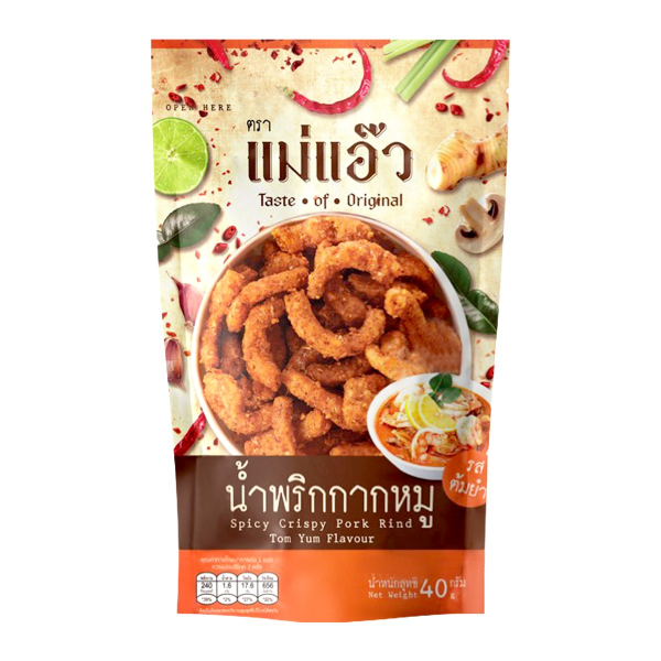 Spicy crispy pork rind tom yum flavor snack with Thai herbs in 40g packaging